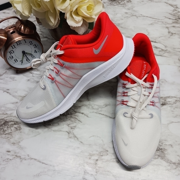 NEW NIKE QUEST 4 PREMIUMmen's white/orange Road Running Shoes size 10.5